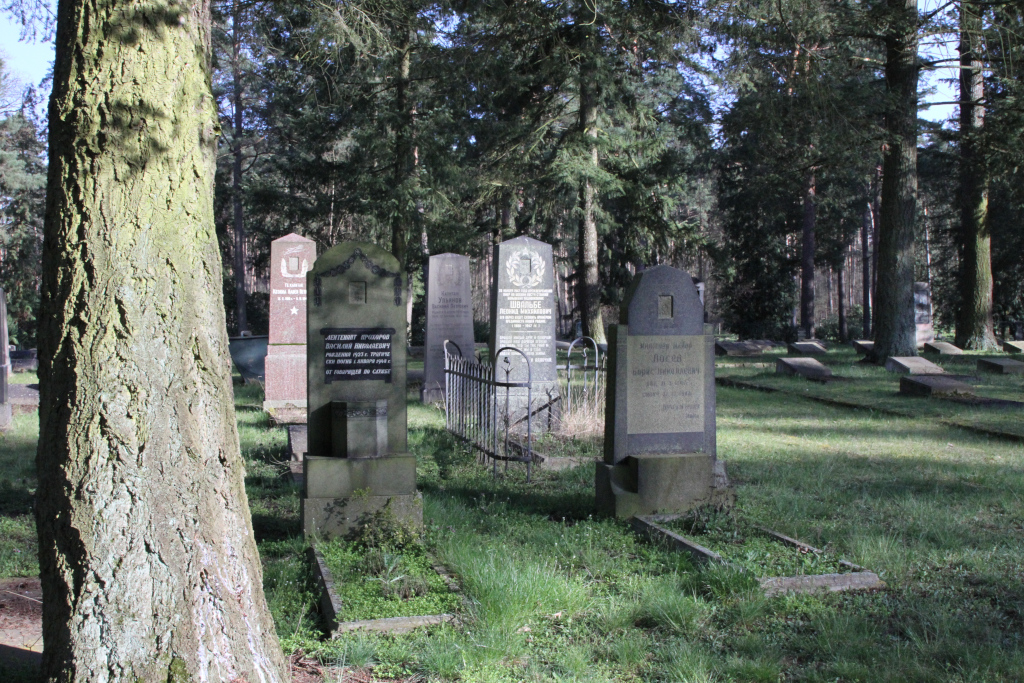 ../../_images/20230409--friedhof__soldaten-potsdam-04.jpg