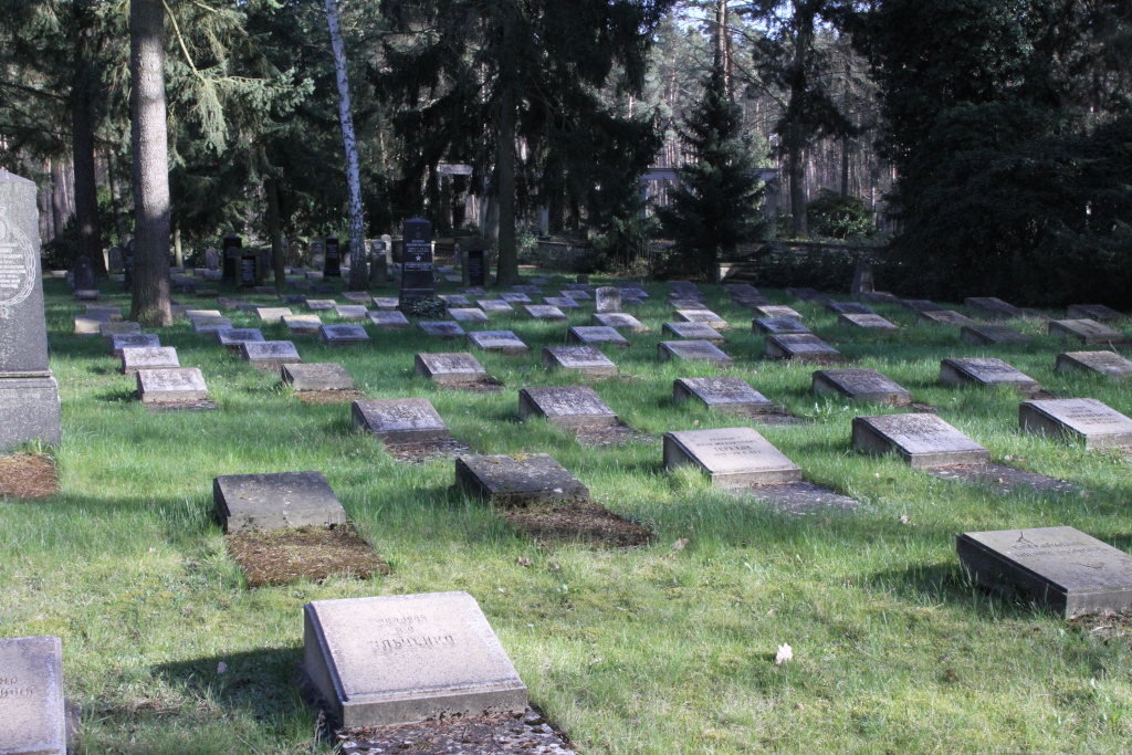 ../../_images/20230409--friedhof__soldaten-potsdam-05.jpg